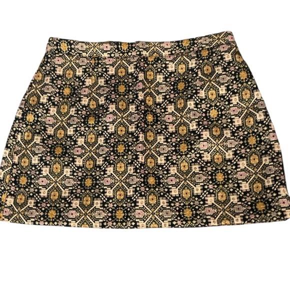 Forever 21 Dresses & Skirts - Forever 21 Black and Gold Patterned Mini Skirt